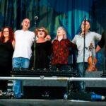 Taking a bow at the end of Tradarrr's set at Cropredy